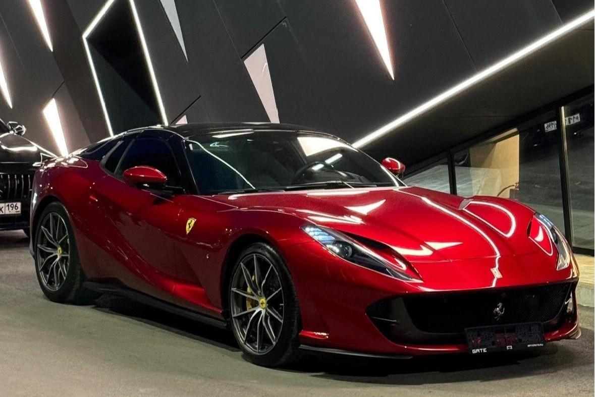       Ferrari.    : 