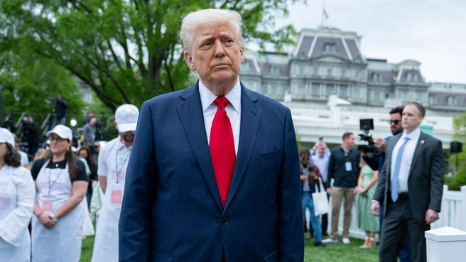 Но даже Трамп признал, что ему «вероятно, стоит» принимать препараты для похудения. | Источник: MEGA