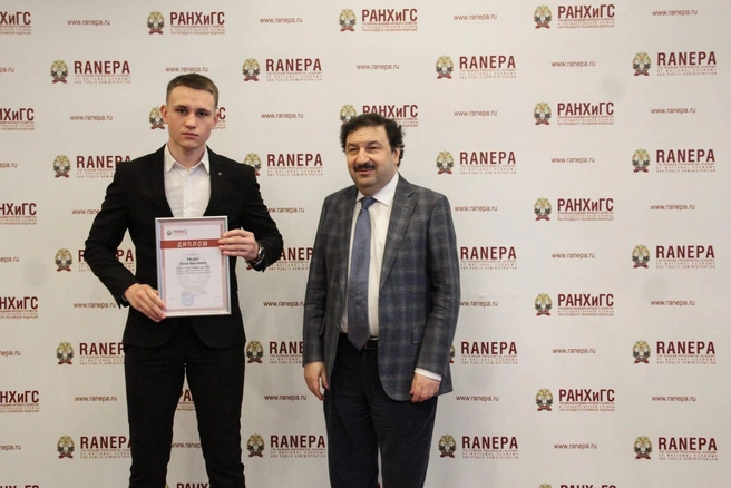 В 2021 году Захар Кислых стал «Студентом года» от факультета финансов и банковского дела в РАНХиГС | Источник: Факультет финансов / Институт управления / VK.com