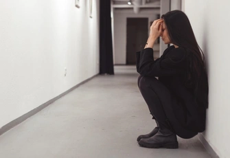 «Боюсь устраиваться на новую работу. Вдруг от меня снова отвернутся и просто уволят?»