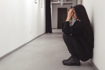 «Боюсь устраиваться на новую работу. Вдруг от меня снова отвернутся и просто уволят?»