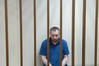 Опубликовано видео задержания подозреваемого в домогательствах к девочке в Тюмени