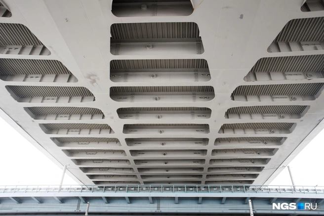 Сейчас работает несколько съездов на левом берегу. На развязках и тоннеле на Станиславского под Транссибом работы продолжатся еще и в следующем году | Источник: Андрей Бортко / NGS.RU