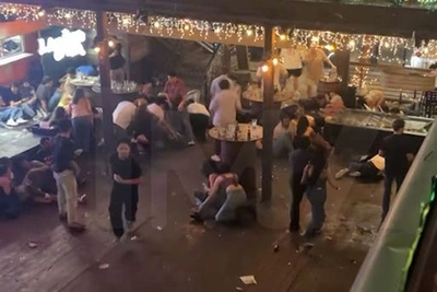 Хаос в баре Остина после стрельбы