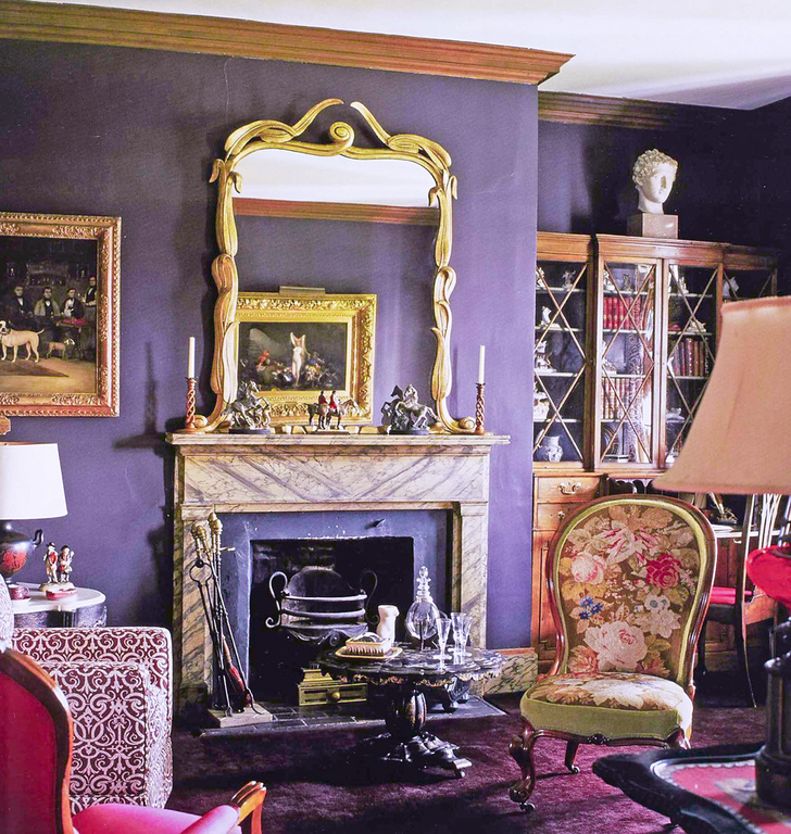 Гостиная в доме Харви Лэдью в Мэриленде, конец 1940-х годов. Насыщенные темные цвета были визитной карточкой Болдуина.