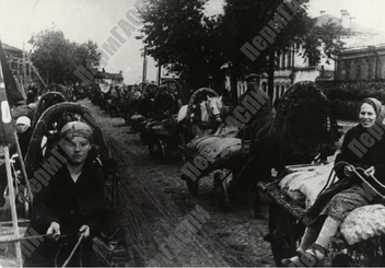 Обоз с хлебом от колхозников Верхне-Муллинского района, 1942 год | Источник: permgaspi.ru