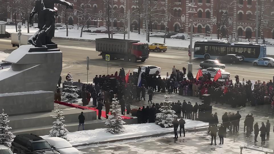 У ж/д вокзала в Екатеринбурге заметили скопление военных. Зачем они там собрались? 