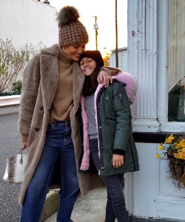 Дженнифер Лопес на шопинге с дочерью Эмме. Как вы считаете, на кого из звездных родителей больше похож подросток?
