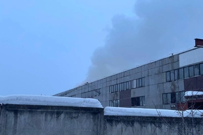Firefighters Battle Warehouse Blaze in Perm for Hours