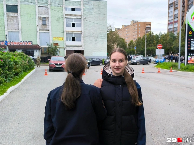 Студентки готовы помогать на АЗС безвозмездно  | Источник: Юрий Скородумов / 29.RU 