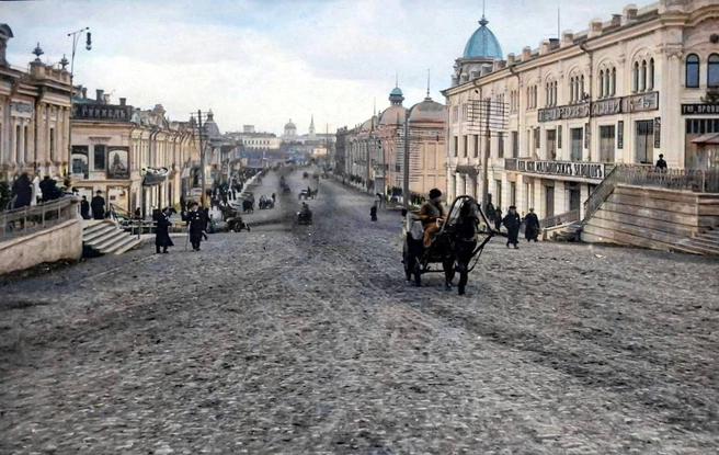 Знакомая каждому омичу улица на снимке 1913 года. В те времена ее называли Чернавинским проспектом | Источник: BspChannel / T.me