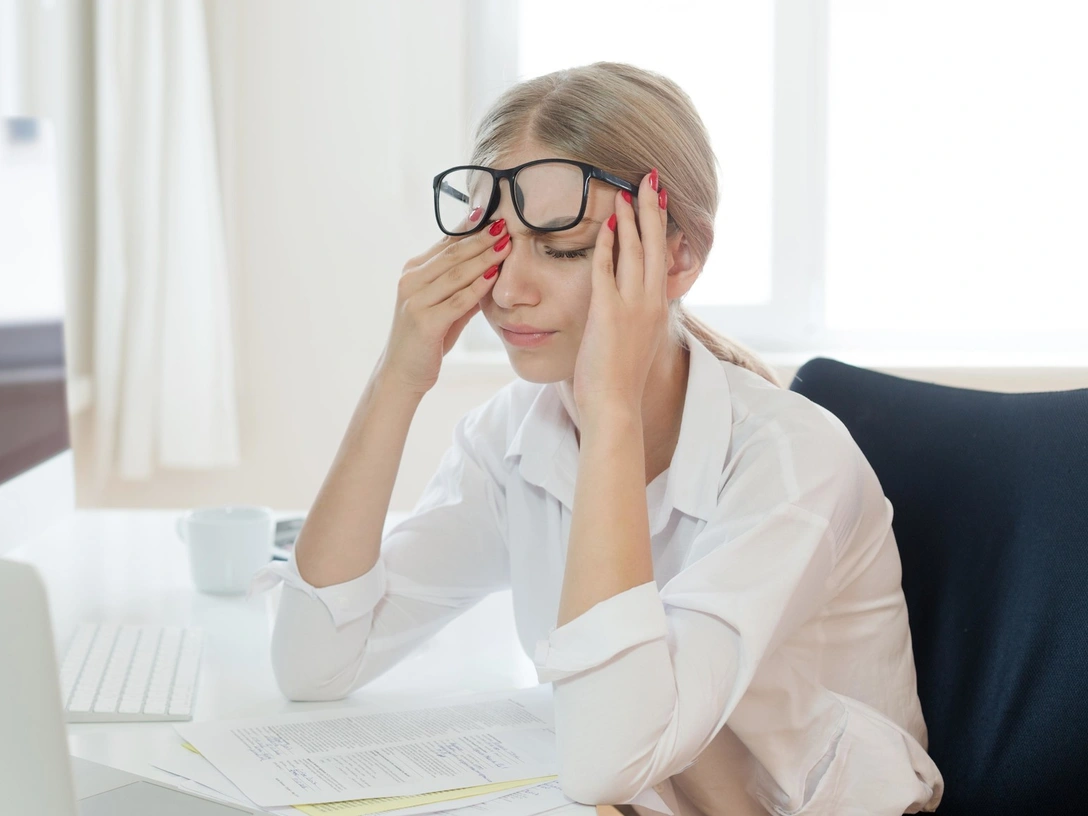 Синдром сухого глаза: что это такое, и как от него избавиться | marieclaire.ru