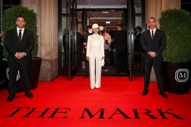 Анна Саваи на Met Gala 2025 | Источник: Copyright © 2025 BACKGRID, Inc.