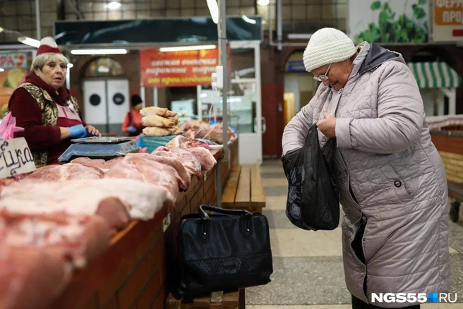 Покупателям в возрасте важно общение с продавцами | Источник: Евгений Софийчук / NGS55.RU