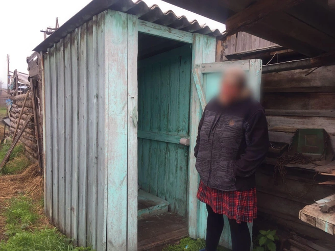 В этом туалете женщина и рожала | Источник: Следственный комитет по Красноярскому краю и республике Хакасия
