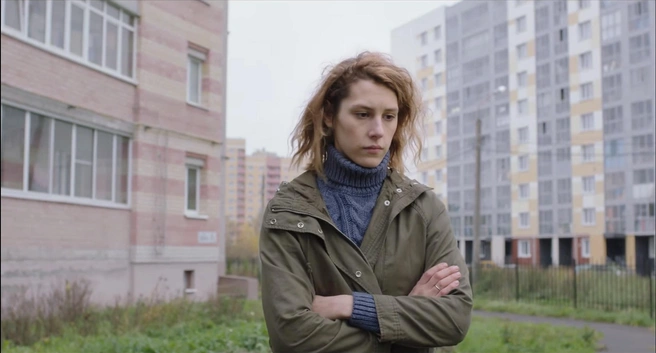 Детская площадка рядом с домом на улице Панина, 6/2 | Источник: кадр из фильма «Аритмия»