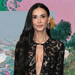 Нюд и кружева: Деми Мур отметила день рождения в соблазнительном образе