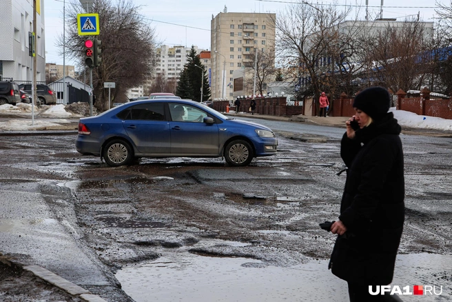 В таком состоянии перекресток Комсомольской и Шафиева находится почти год  | Источник: Тимур Шарипкулов