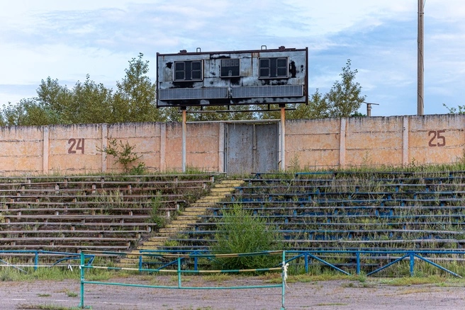 Стадион в Киреевске не видел ремонта несколько лет (заставочное фото) | Источник: Олег Фёдоров / CHITA.RU