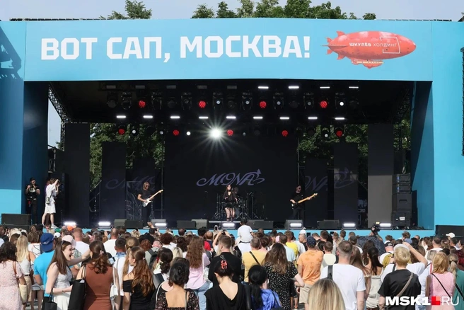 Веселиться можно было и на суше | Источник: Дмитрий Толстошеев / MSK1.RU