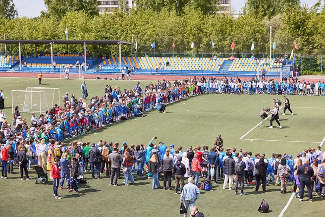 На турнирах детской футбольной школы царит атмосфера борьбы и командного духа | Источник: ДФЦ «ДЖУНИОР»