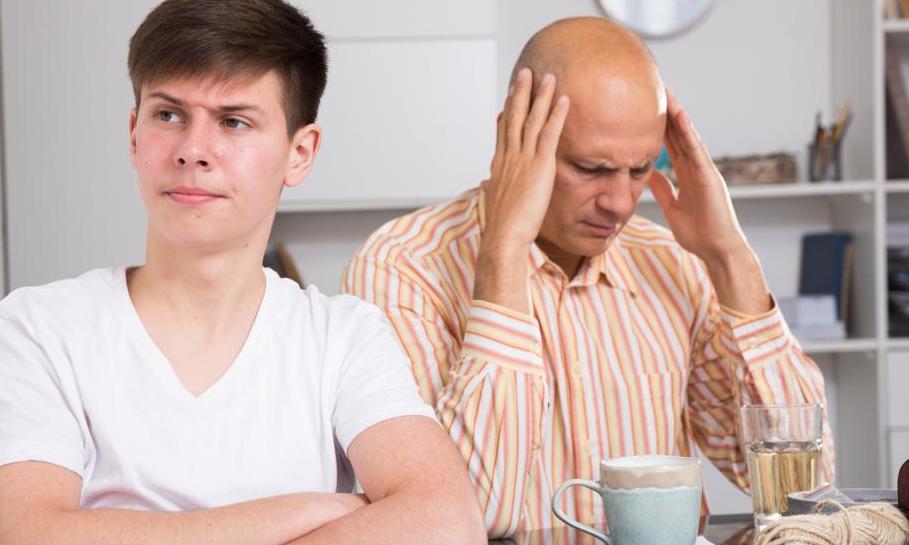 «Взрослый сын живет за наш счет. Как помочь ему повзрослеть?»: ответ финансиста