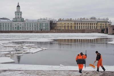В Петербурге начали мыть улицы водой