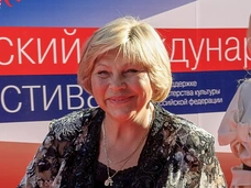 Елена Драпеко: «Закрылась Европа — откроется, куда они денутся. Войны не бывают вечными»