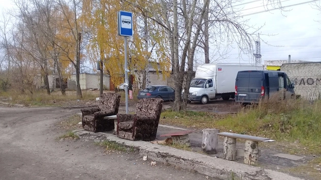 Жители Дзержинска сами сделали себе автобусную остановку бизнес-класса