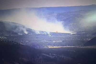 В Забайкалье у посёлка Атамановка горит лес