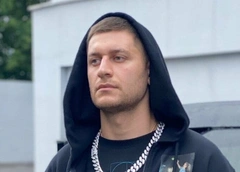 Дава устроил грязные танцы с длинноногой брюнеткой