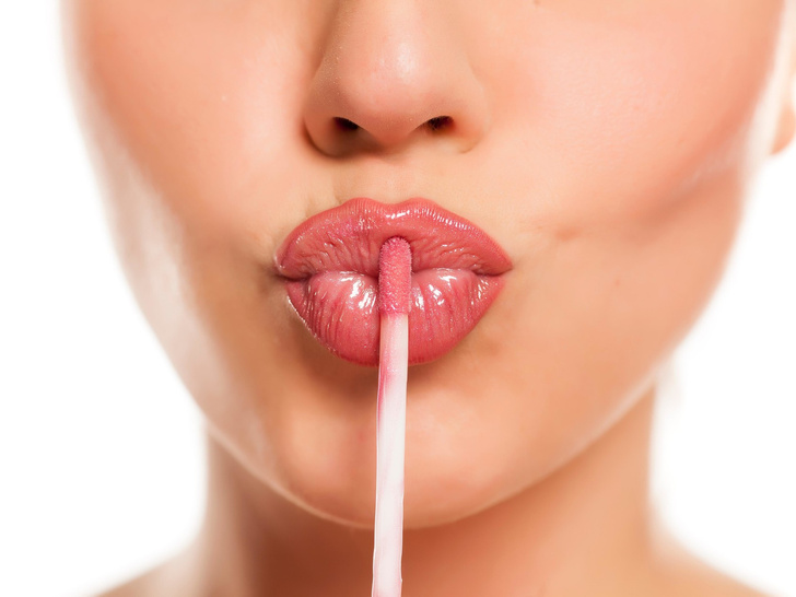 Вся правда о пламперах: 11 лучших средств, которые увеличат губы без инъекций (и как их использовать)