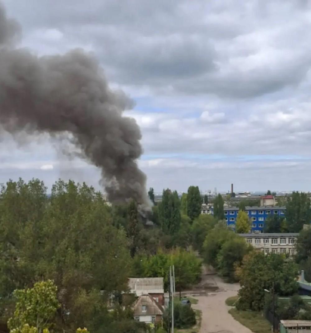 «Детский уже несколько раз эвакуировали». Жители просят снести разрушенный дом по соседству с детск…