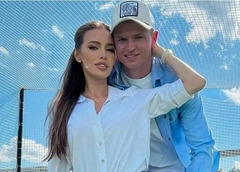 Оскандалившийся Дмитрий Тарасов снова в Сочи, но уже с женой: «Сюрпризом приехал к любимой»