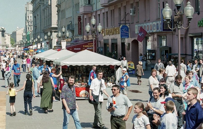 Так выглядел Арбат в начале нулевых | Источник: Олег Булдаков / ТАСС
