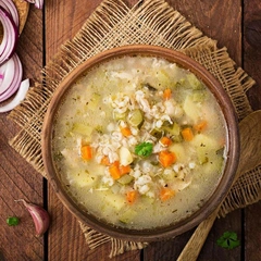 Вкусно, как в детстве: постный рассольник с тремя крупами