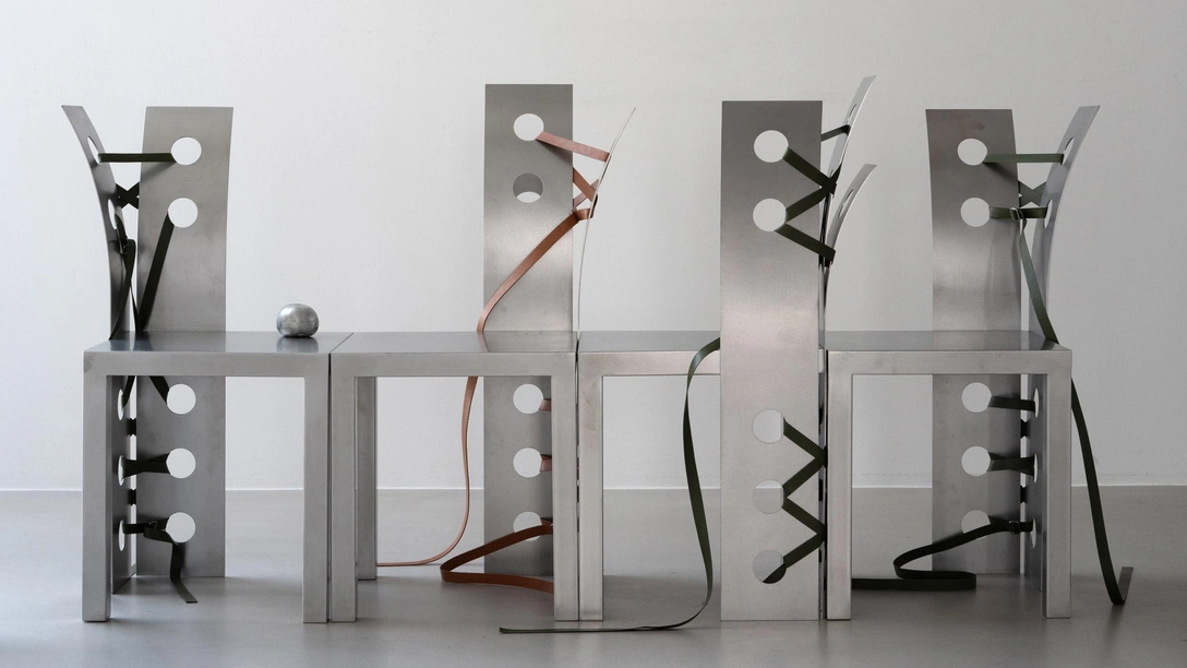Скульптурная мебель из нержавеющей стали от Нары Ли | Источник: Намук Ким
