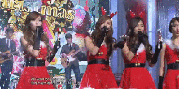 Фото №5 - Санта в шоке: Самые зажигательные рождественские наряды k-pop айдолов