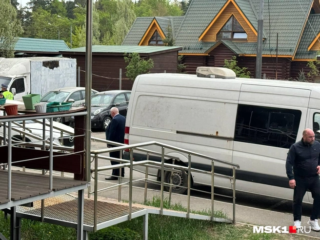 На месте происшествия работают сотрудники экстренных служб | Источник: Александра Какасьева / MSK1.RU