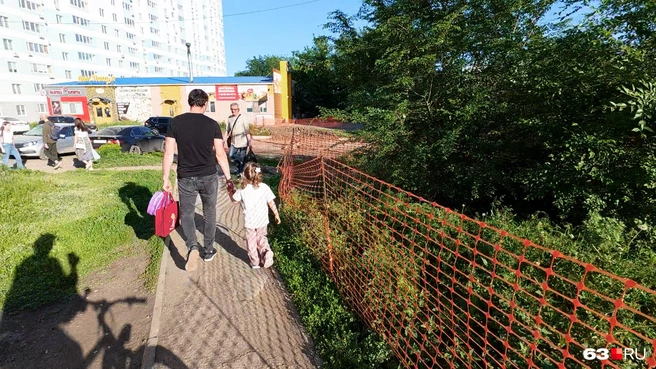 А вот и второй переход между четной и нечетной сторонами Дачной | Источник: Алексей Ногинский / 63.RU