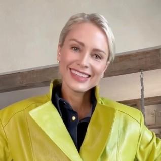 Гордон — сестре Эмина, выдавшей про Лерчек ужасные вещи: «Тетя наезжает на смертельно больную. Губы накрасила и наезжает»