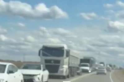 Ремонт моста собрал многокилометровую пробку на трассе Р-22