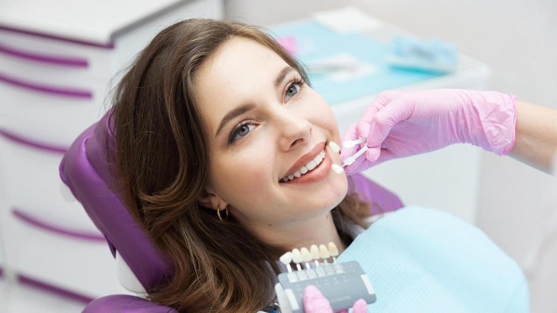 Россияне начали покупать стоматологические материалы на маркетплейсах и лечить зубы дома: насколько это опасно?