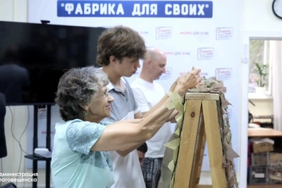 Выпускники школы №16 плели сети вместо букетов
