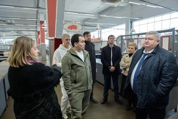 Собственник рынка с чиновниками | Источник: Инфоцентр Правительства Оренбургской области