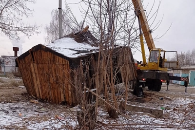 В Костроме начали сносить опасные самовольные постройки