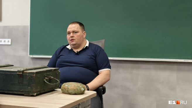 В лицее Иван Евгеньевич преподает информатику | Источник: Дмитрий Крисковец / E1.RU