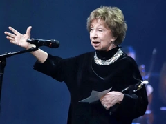 Ахеджакова много лет живет под одной крышей с подругой, заменившей ей семью