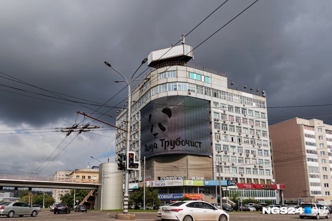 А что это у вас там под экраном? | Источник: Мария Ленц / NGS24.RU