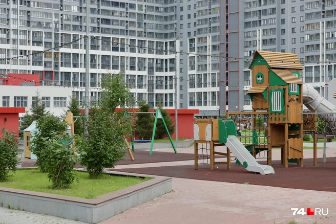 Рядом с крысиным логовом&nbsp;— десткие площадки | Источник: Наталья Лапцевич